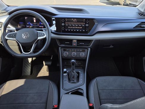 Certified 2022 Volkswagen Taos SE w/ Panoramic Sunroof Package image 46