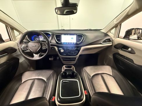 Used 2024 Chrysler Pacifica Touring-L image 73