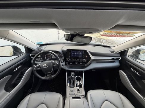 Used 2022 Toyota Highlander XLE image 13