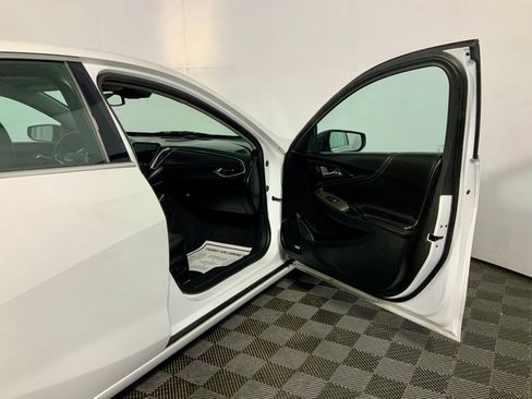 Used 2017 Chevrolet Malibu Hybrid w/ Leather Package FWD image 33