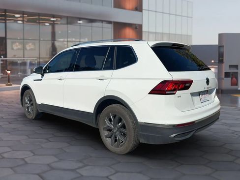 Used 2024 Volkswagen Tiguan SE FWD image 3