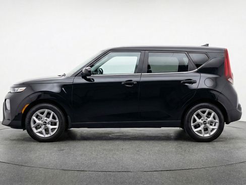 Used 2025 Kia Soul LX w/ LX Technology Package image 5
