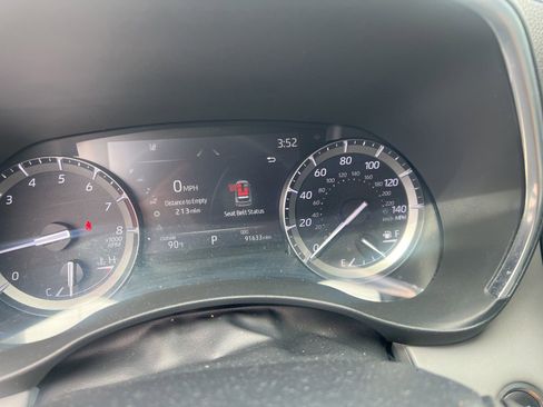 Used 2021 Toyota Highlander Platinum FWD image 9