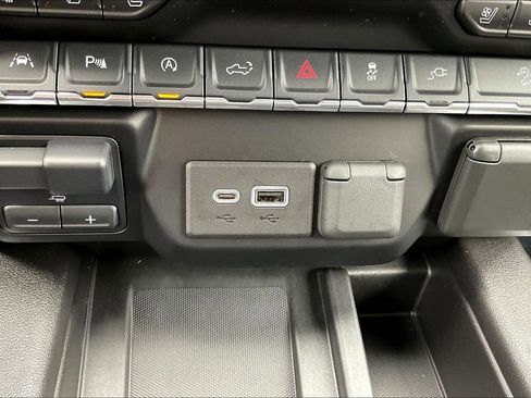 Used 2020 GMC Sierra 1500 Denali w/ Driver Alert Package II AWD/4WD image 17