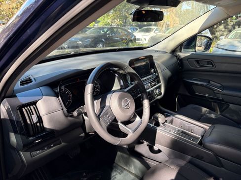 Used 2025 Nissan Pathfinder SV image 29