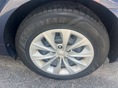 Used 2017 Toyota Camry LE image 40