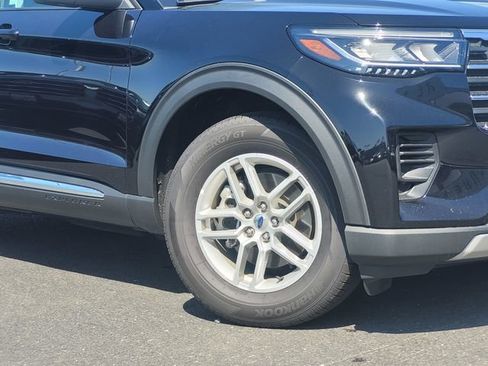 New 2026 Ford Explorer Active RWD image 2
