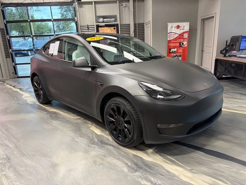Used 2022 Tesla Model Y Long Range image 1