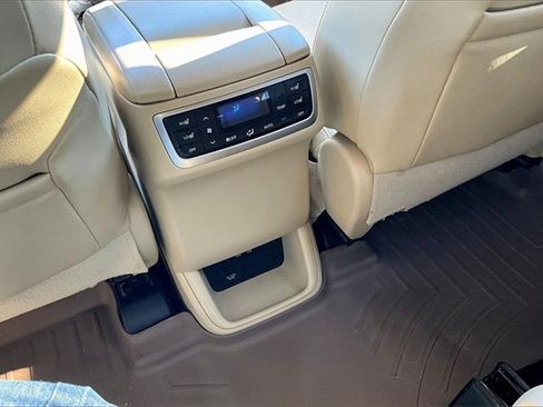 Used 2017 Toyota Highlander Limited Platinum image 25