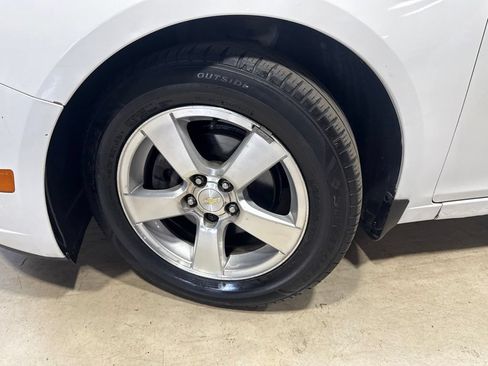 Used 2014 Chevrolet Cruze LT w/ All-Star Edition FWD image 2