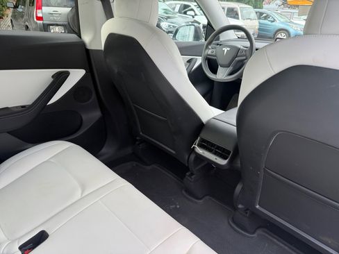 Used 2021 Tesla Model Y Long Range image 28