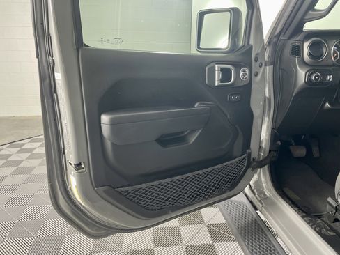 Used 2023 Jeep Wrangler Sport S image 12