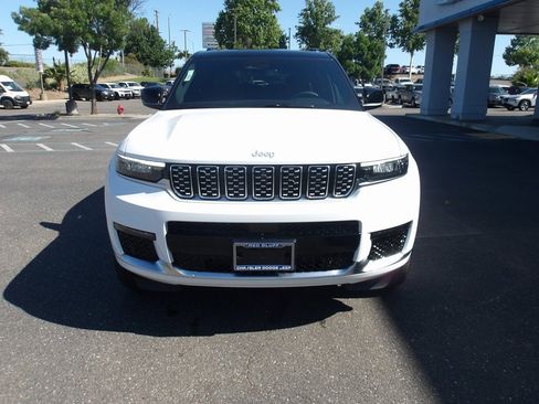New 2025 Jeep Grand Cherokee L Summit w/ Luxury Tech Group V image 3