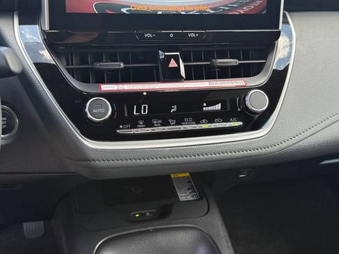 Used 2025 Toyota Corolla SE FWD image 16