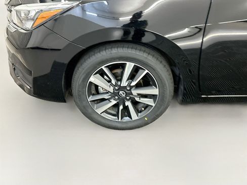 Used 2025 Nissan Versa SV FWD image 11