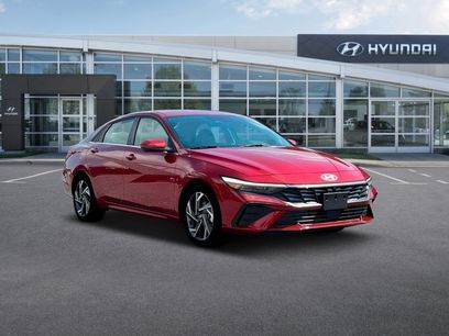 New 2025 Hyundai Elantra Limited w/ Cargo Package