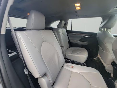 Used 2021 Toyota Highlander Limited image 33