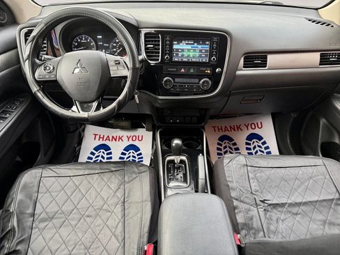 Used 2017 Mitsubishi Outlander ES image 16