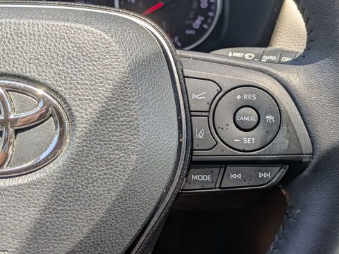 Used 2021 Toyota RAV4 XLE Premium FWD image 17