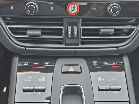 Certified 2026 Porsche Macan AWD/4WD image 19