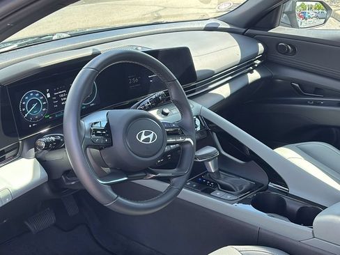 Used 2025 Hyundai Elantra Limited FWD image 22