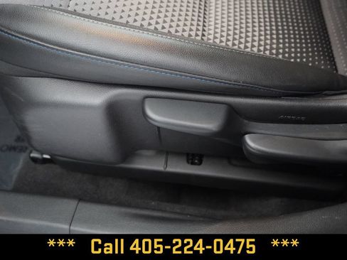 Used 2025 Chevrolet Trax LT FWD image 17