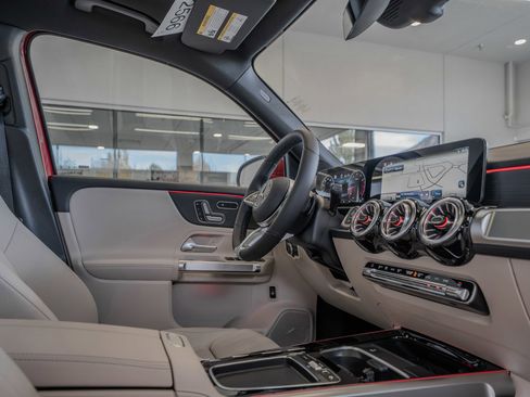 New 2026 Mercedes-Benz GLB 250 4MATIC image 18
