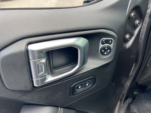 Used 2020 Jeep Wrangler Unlimited Sahara AWD/4WD image 23