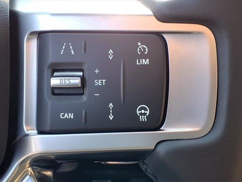 Certified 2024 Land Rover Discovery Dynamic SE image 16