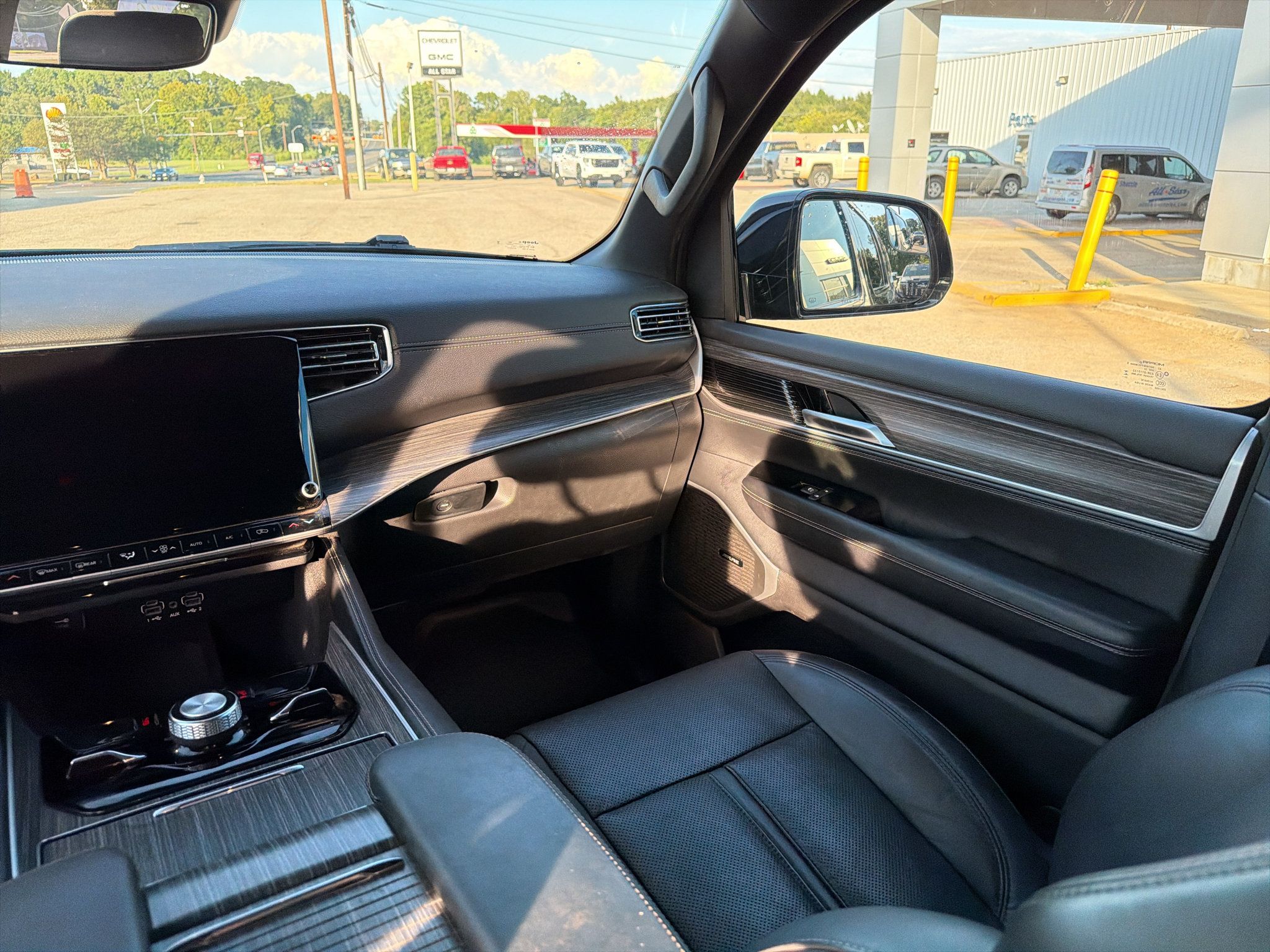 Used 2024 Jeep Wagoneer Series II w/ Convenience Group I AWD/4WD image 20