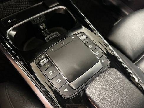 Used 2021 Mercedes-Benz GLB 250 image 33