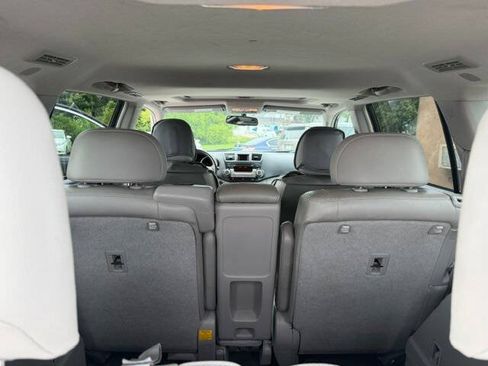 Used 2012 Toyota Highlander Limited w/ Tow Pkg FWD image 8