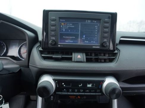 Used 2022 Toyota RAV4 LE image 28