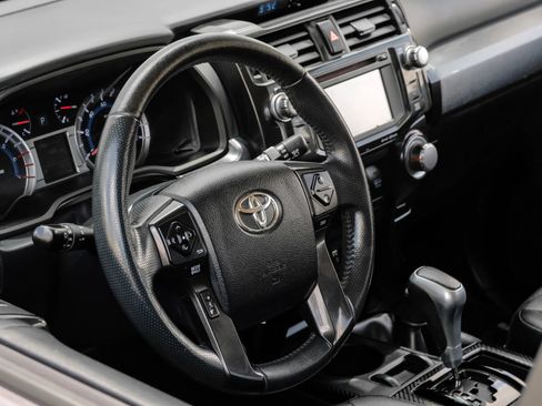 Used 2018 Toyota 4Runner TRD Off-Road Premium AWD/4WD image 18