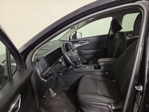 Certified 2026 Kia Sportage LX FWD image 11