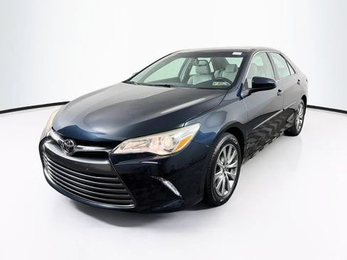 Used 2016 Toyota Camry XLE w/ Moonroof Package FWD image 3