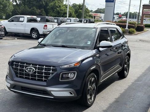 Used 2020 Hyundai Venue FWD image 3