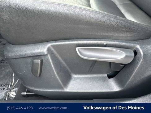 Used 2015 Volkswagen Tiguan SE image 24