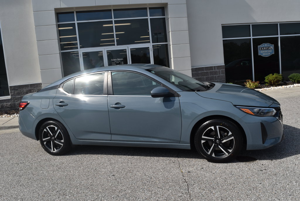 Used 2024 Nissan Sentra SV FWD image 2