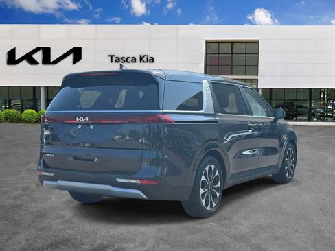Used 2024 Kia Carnival EX FWD image 4