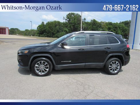 Used 2019 Jeep Cherokee Latitude Plus FWD image 6