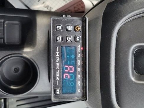 Used 2020 Nissan NV200 S image 23