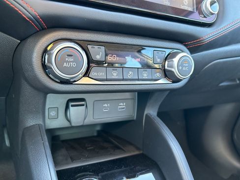 New 2025 Nissan Versa SR w/ Trunk Package image 27