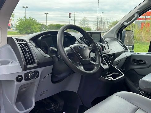 Used 2018 Ford Transit 150 130 Low Roof RWD image 9
