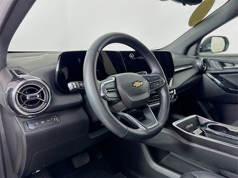 Used 2025 Chevrolet Equinox LT w/ Convenience Package II image 9