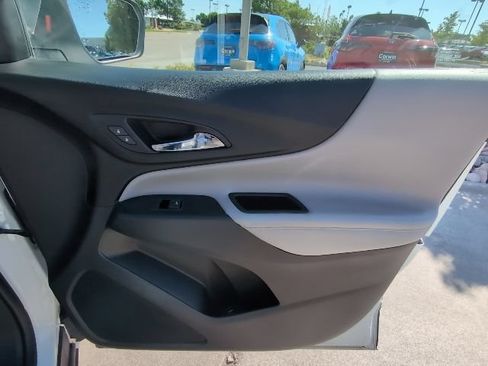 Used 2020 Chevrolet Equinox Premier FWD image 31
