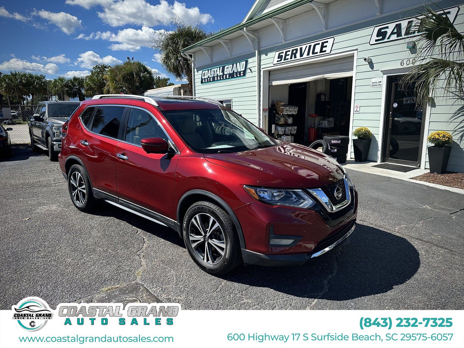 Used 2020 Nissan Rogue SV w/ Sun & Sound Touring Package FWD image 1