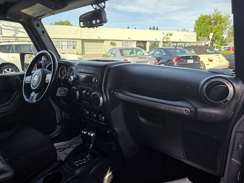 Used 2018 Jeep Wrangler Unlimited Sport S AWD/4WD image 21