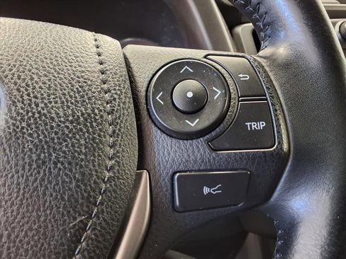 Used 2018 Toyota RAV4 SE image 20