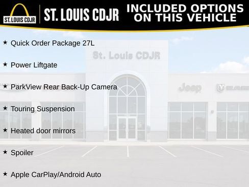 Used 2024 Chrysler Pacifica Touring-L FWD image 4